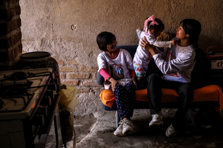 OTRA VEZ. Germán y Oscar, de 7 y 8 años, esperan que Oscar Contreras Huízar, su padre, regrese y los tres puedan pasear de nuevo en moto, como antes lo hacían. (Fotos: Michelle Vázquez)